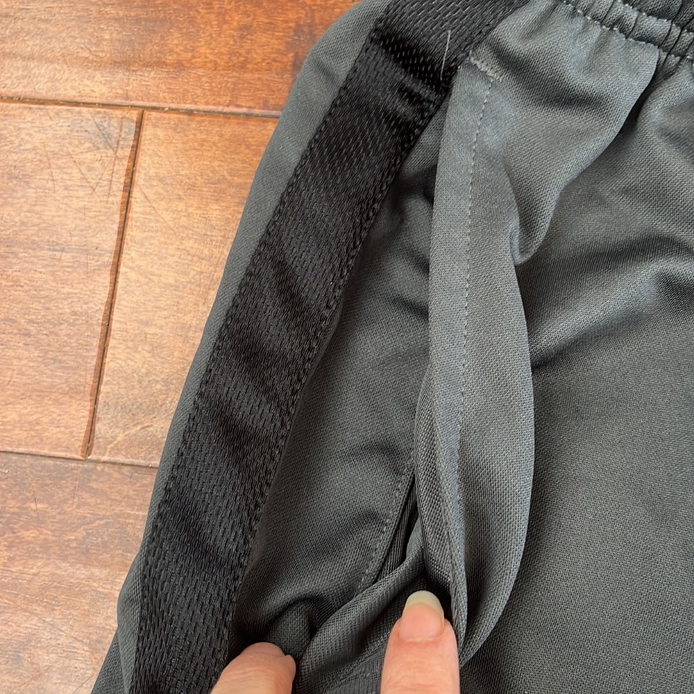 Men’s Nike track style pants - Picture 5 of 10